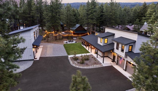 Your People Deserve This! 7BR/7BA, Pool Access, Sleeps 28 · 1PM Check-In/Out
