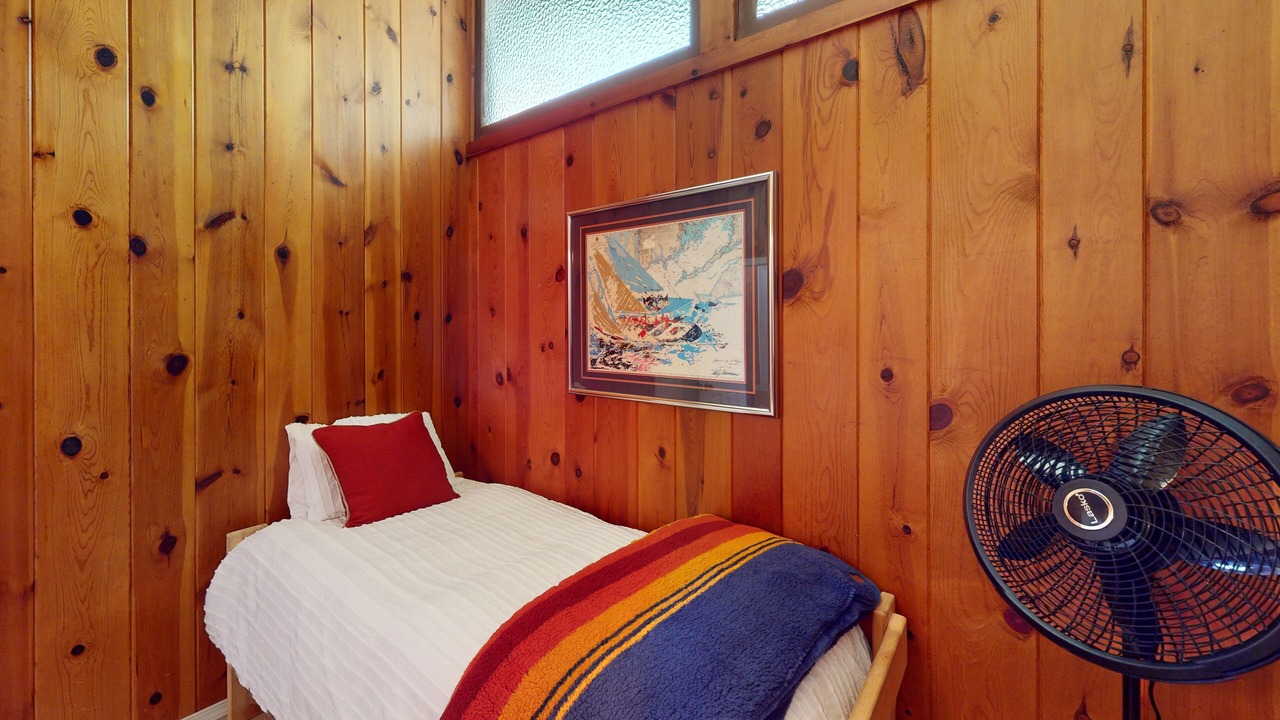 Photo of Bedroom in Hoodsport
