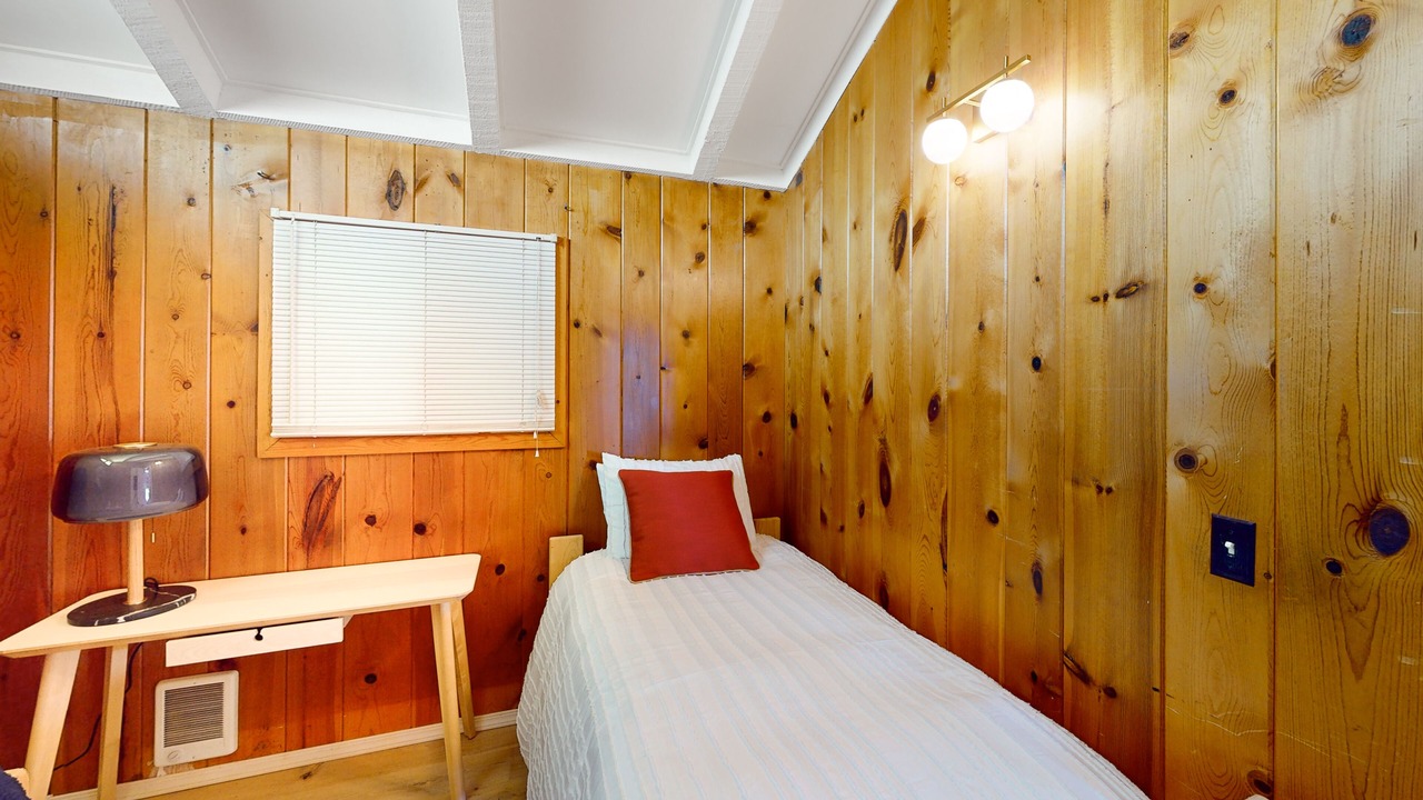 Photo of Bedroom in Hoodsport