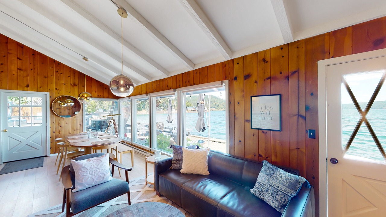 Photo of Livingroom in Hoodsport