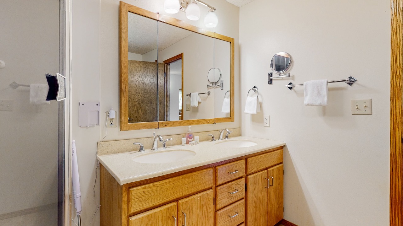 Photo of Bathroom in Oak Harbor