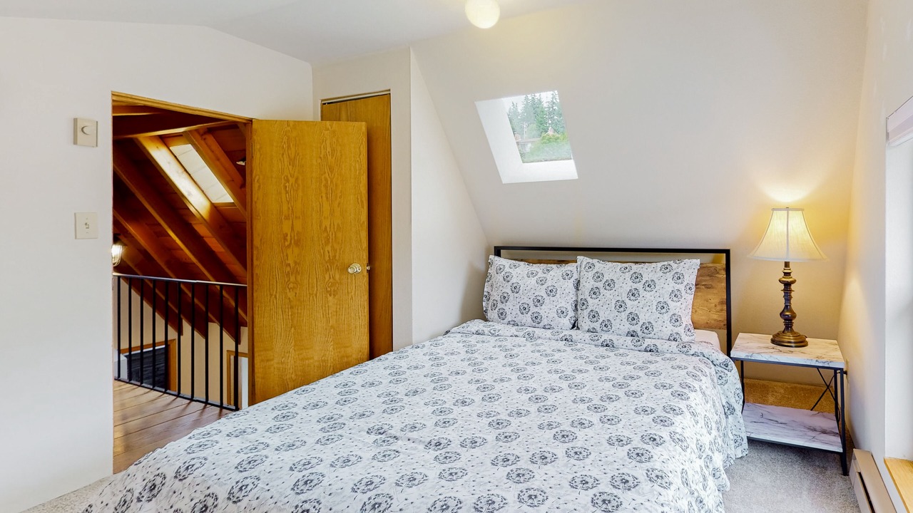 Photo of Bedroom in Oak Harbor