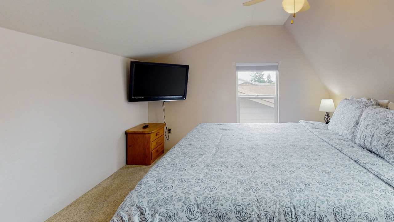 Photo of Bedroom in Oak Harbor