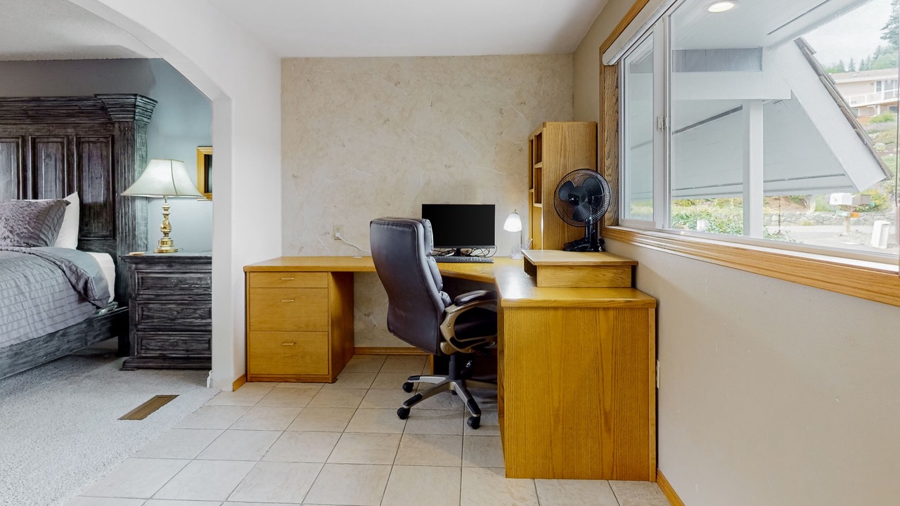 Photo of Bedroom in Oak Harbor