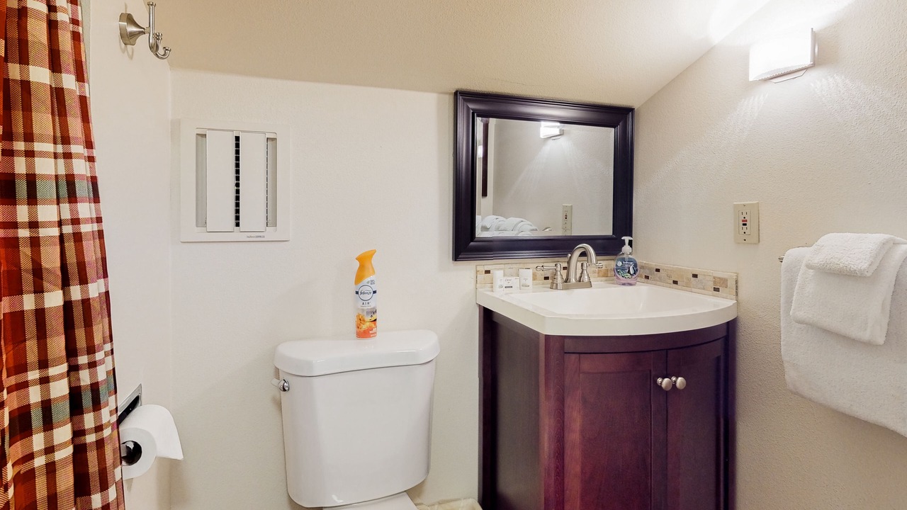 Photo of Bathroom in Oak Harbor