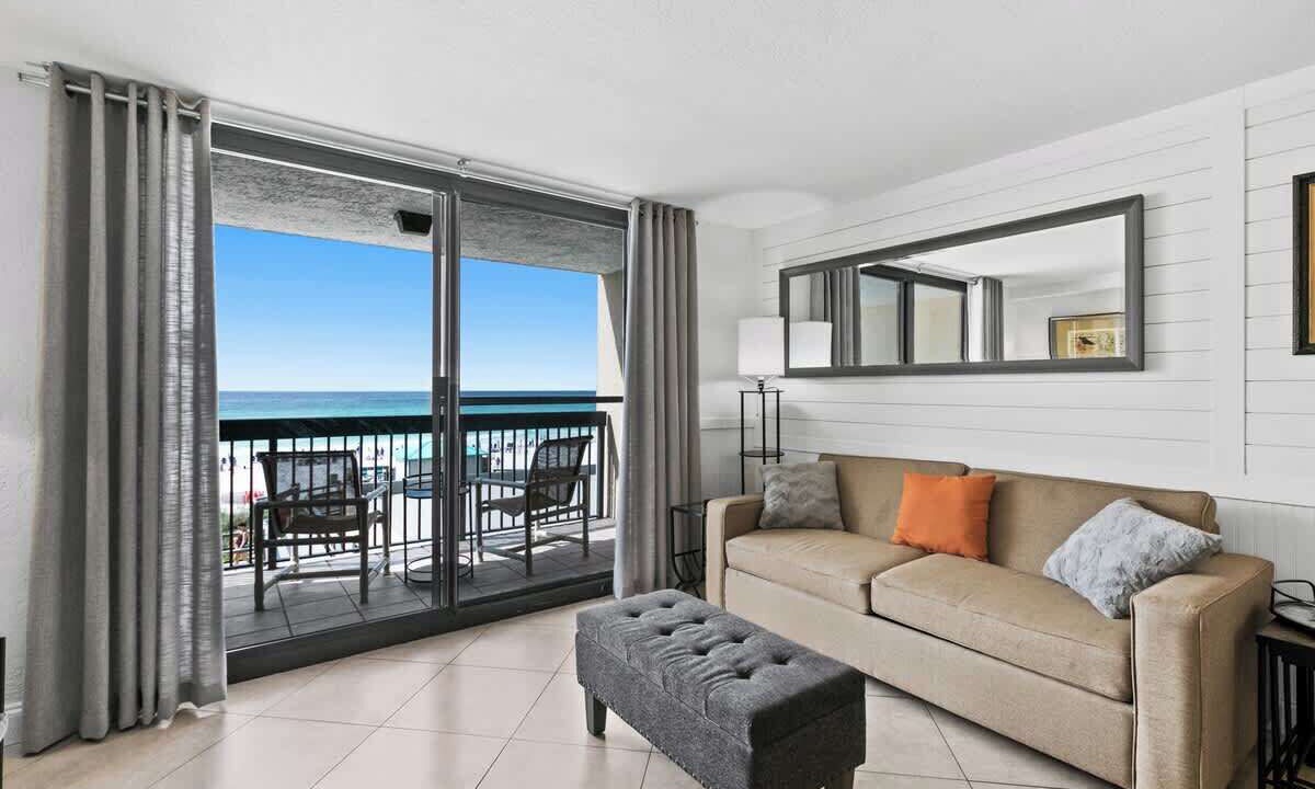 Photo of Livingroom in Destin
