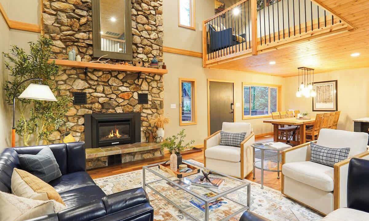 Photo of Livingroom in Glacier