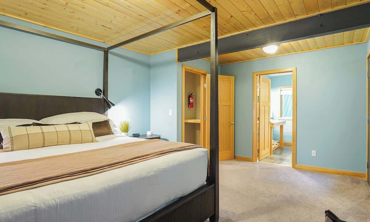 Photo of Bedroom in Glacier