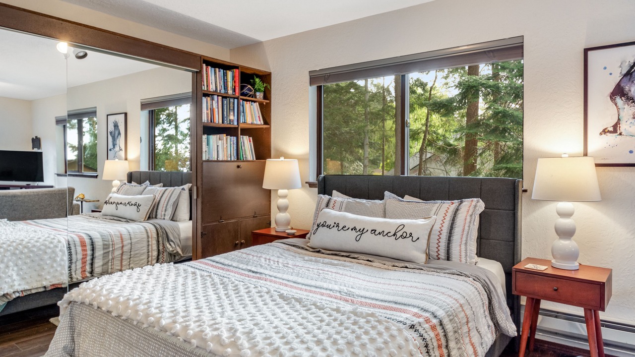 Photo of Bedroom in Coupeville