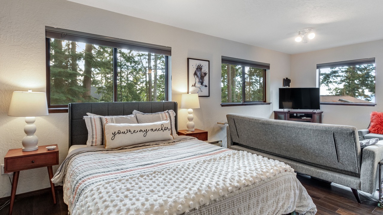 Photo of Bedroom in Coupeville