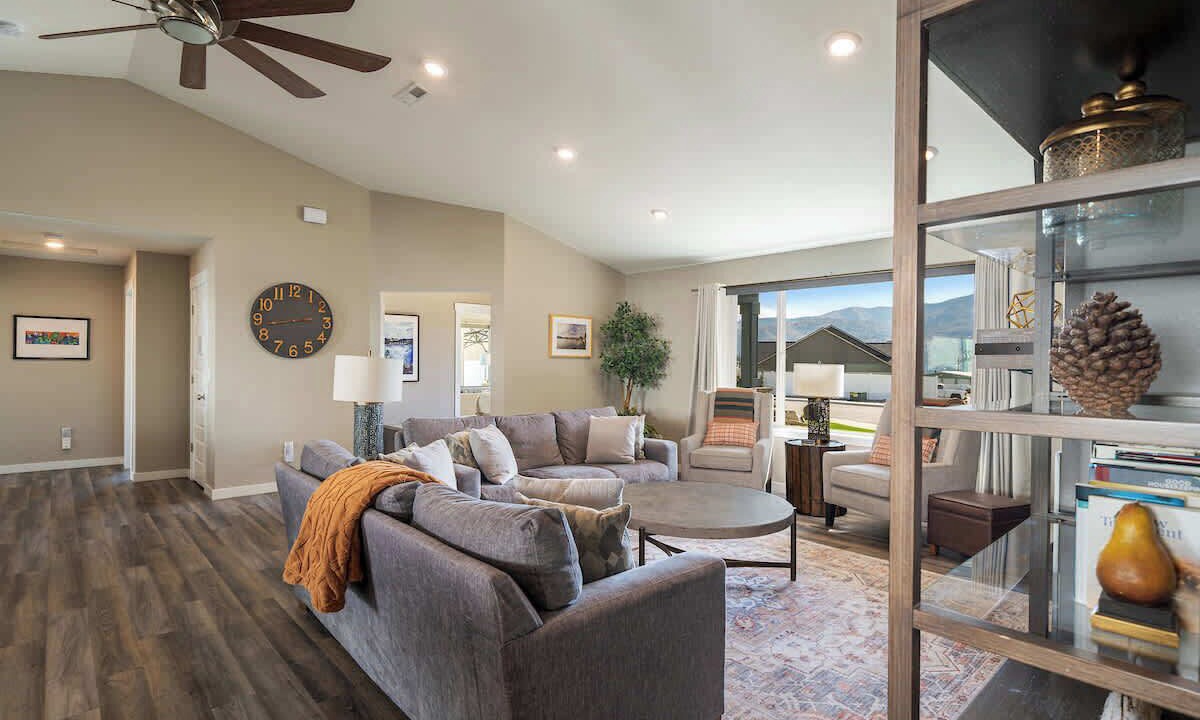 Photo of Livingroom in Manson
