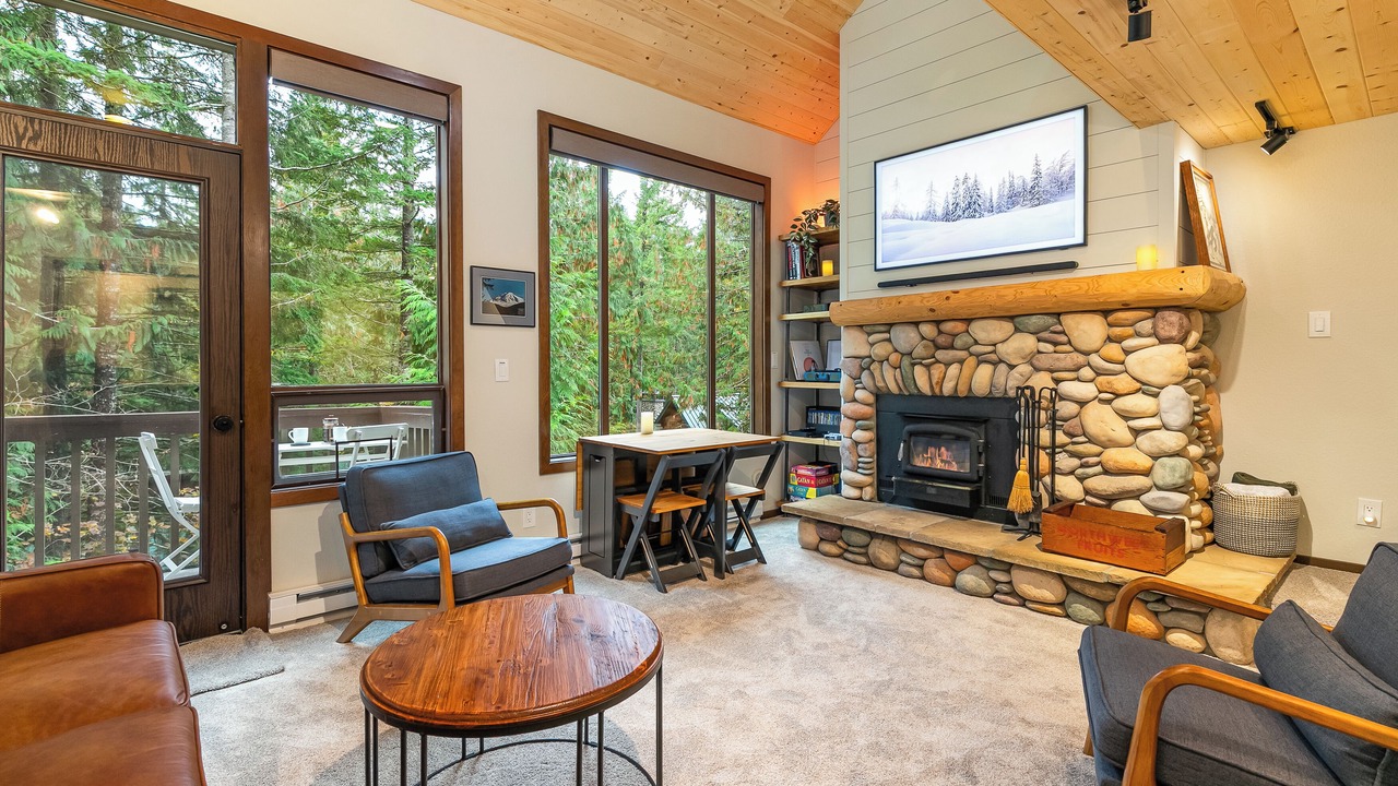 Photo of Livingroom in Glacier