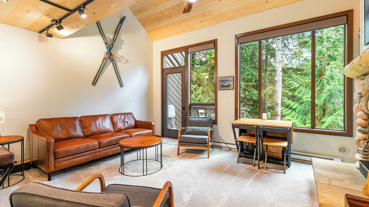 Photo of Livingroom in Glacier