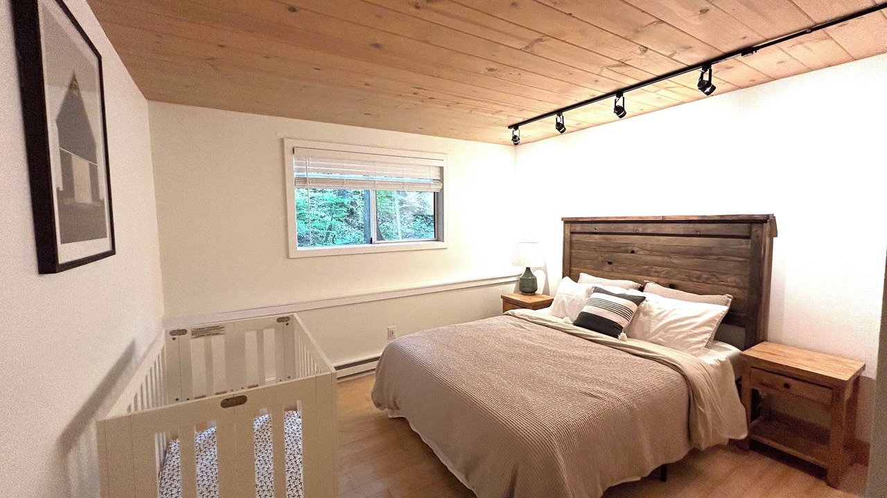 Photo of Bedroom in Glacier