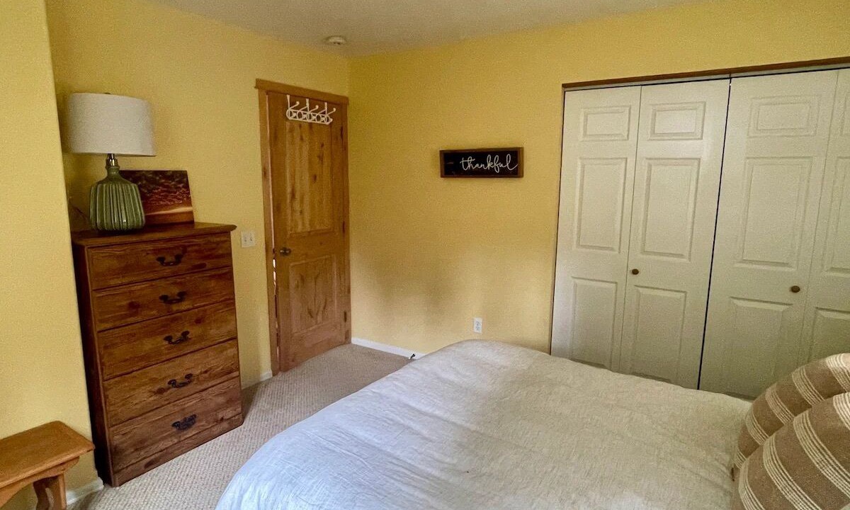 Photo of Bedroom in Grapeview