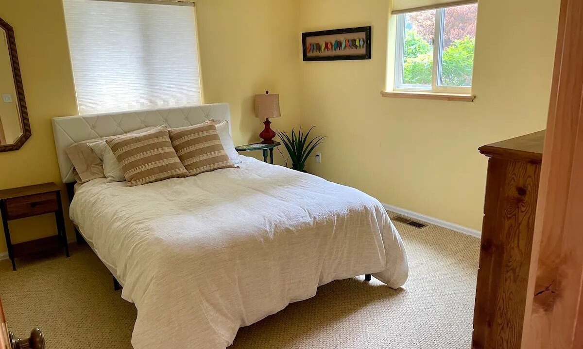 Photo of Bedroom in Grapeview