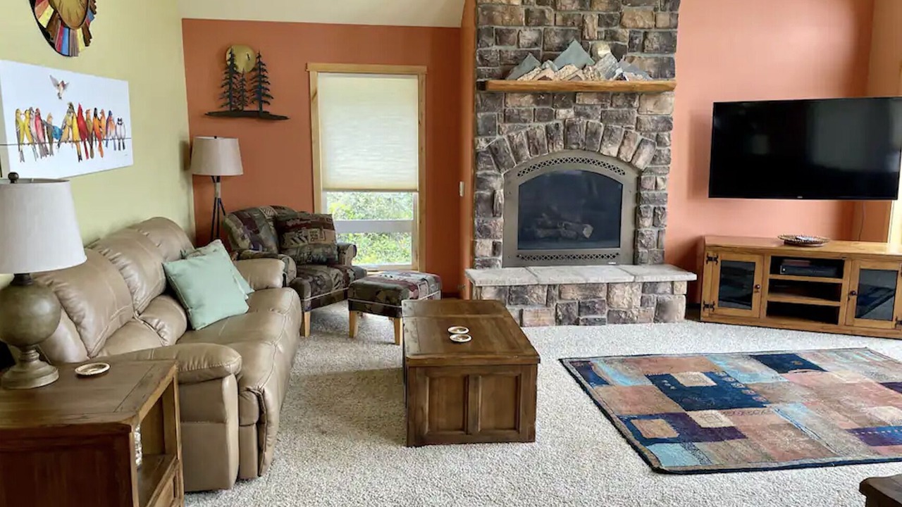 Photo of Livingroom in Grapeview