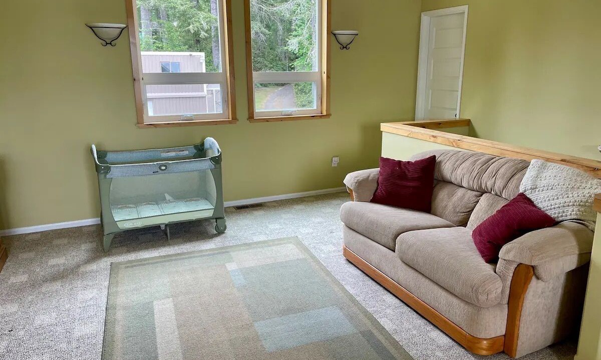 Photo of Livingroom in Grapeview