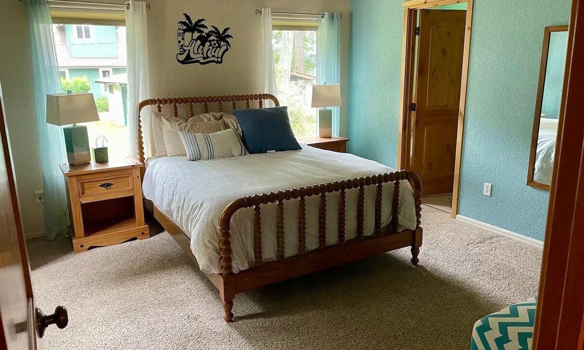 Photo of Bedroom in Grapeview