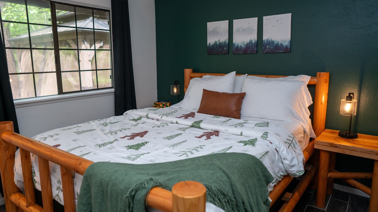 Photo of Bedroom in Hoodsport
