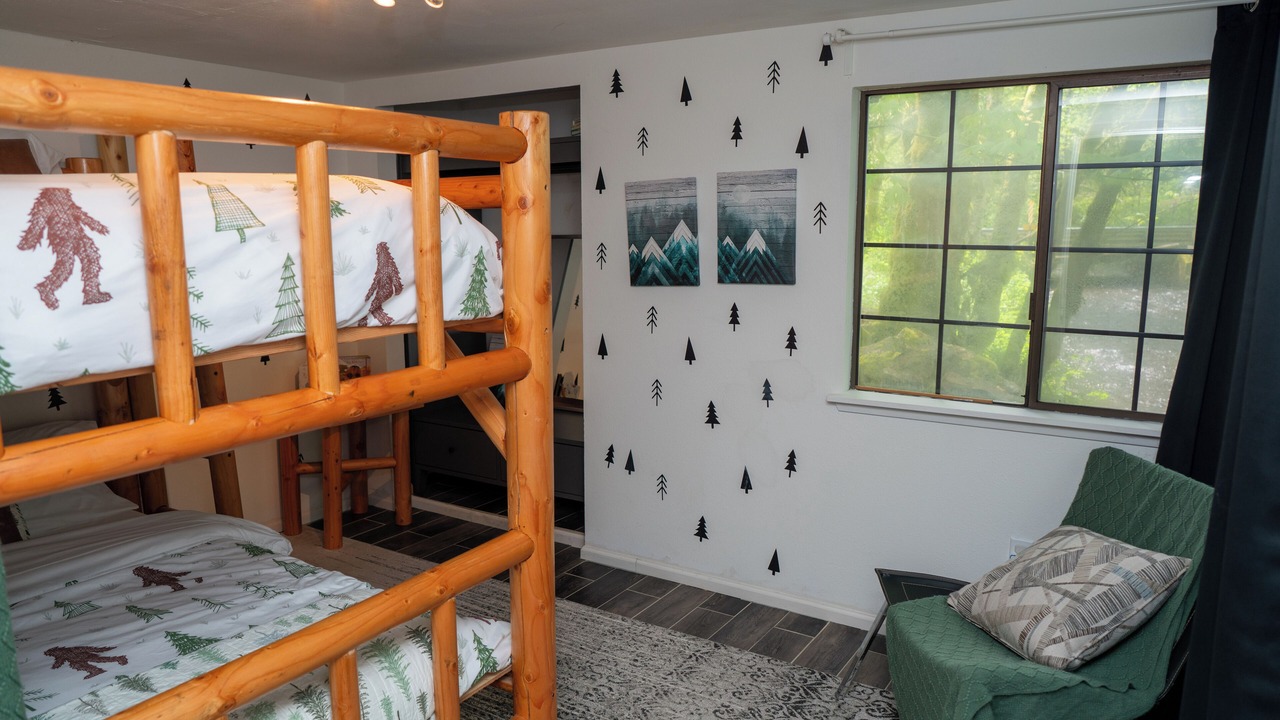 Photo of Bedroom in Hoodsport