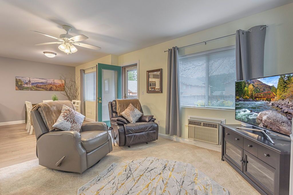 Photo of Livingroom in Downtown Leavenworth