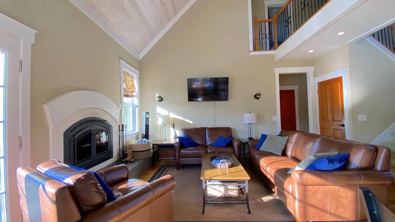Photo of Livingroom in Eastsound