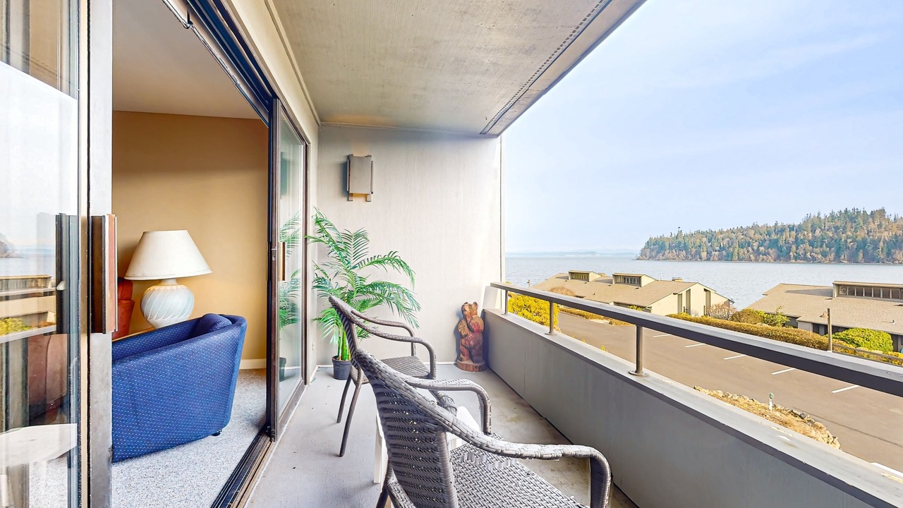Photo of Patio Balcony in Port Ludlow