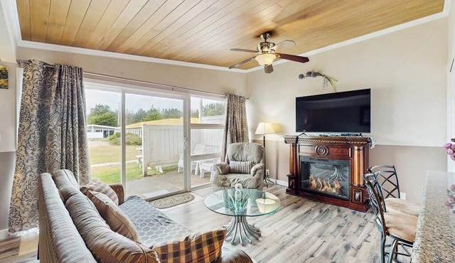 Serene coastal pool view condo with shared hot tub & beach trail access